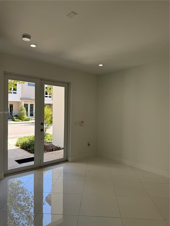 6432 NW 104th Ct in Medley, FL - Building Photo - Building Photo