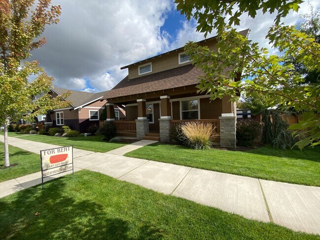 2716 NE Black Oak Pl in Bend, OR - Building Photo - Building Photo
