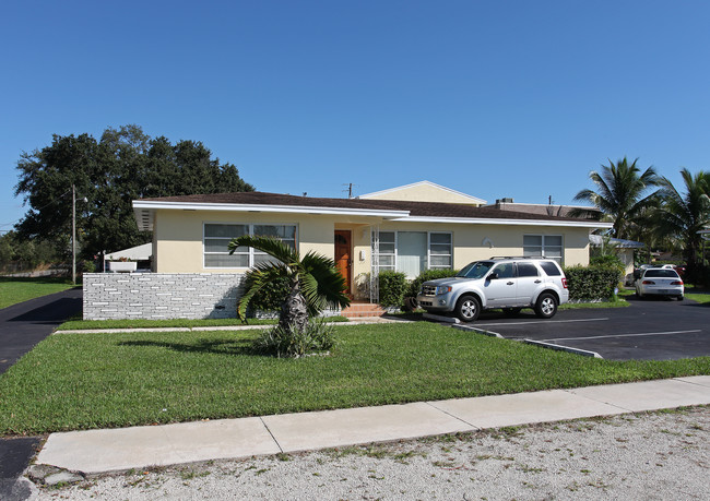 2525 Pierce St in Hollywood, FL - Building Photo - Building Photo