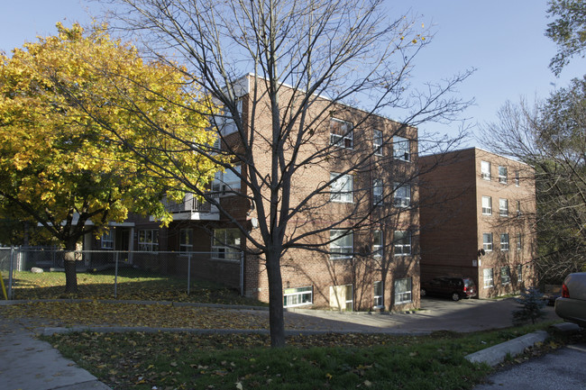 3 Hill Heights Rd in Toronto, ON - Building Photo - Building Photo