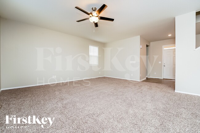 1069 Cable St in Brighton, CO - Foto de edificio - Building Photo