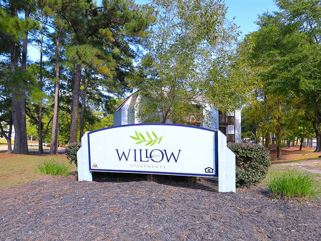 Willow Run Apartments in Fayetteville, NC - Building Photo - Building Photo