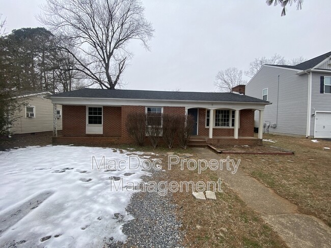 409 Hamilton St in Fredericksburg, VA - Foto de edificio - Building Photo