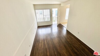 3376 Descanso Dr in Los Angeles, CA - Building Photo - Building Photo