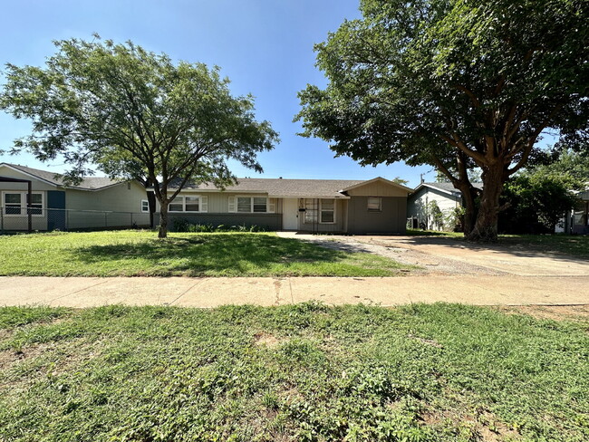 property at 2612 E Auburn St