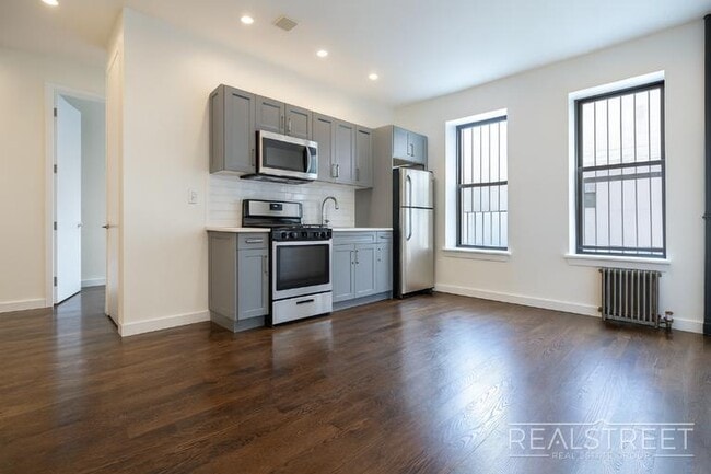 Stunning Modern Large 2 Bedroom in Brooklyn, NY - Building Photo - Building Photo