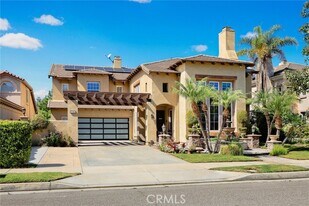 996 N Antonio Cir in Orange, CA - Building Photo