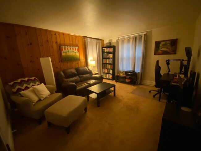 329 E Grandview Ave, Unit UPPER in Zelienople, PA - Building Photo - Building Photo