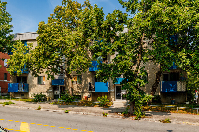 835 Georges-Vanier Boul in Montréal, QC - Building Photo - Building Photo