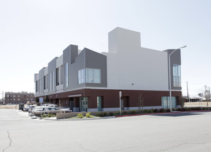 Building B in Bakersfield, CA - Foto de edificio - Building Photo