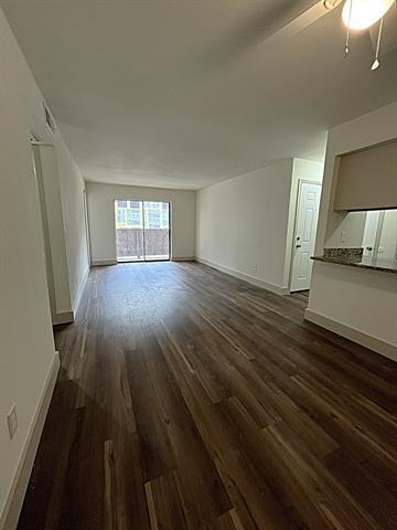 8110 Skillman St in Dallas, TX - Foto de edificio - Building Photo