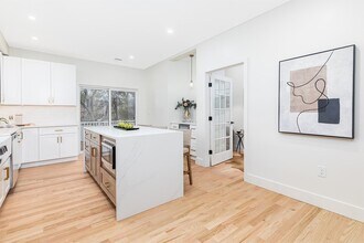 34 Waverly Pl in Melrose, MA - Building Photo - Building Photo