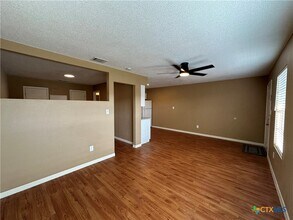 1409 N Bishop St in San Marcos, TX - Foto de edificio - Building Photo
