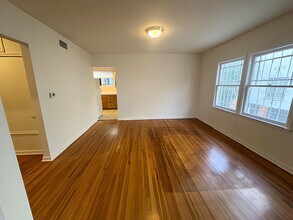 5049 Franklin Ave in Los Angeles, CA - Building Photo - Building Photo