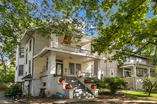 Laurelton Oaks in Birmingham, AL - Building Photo