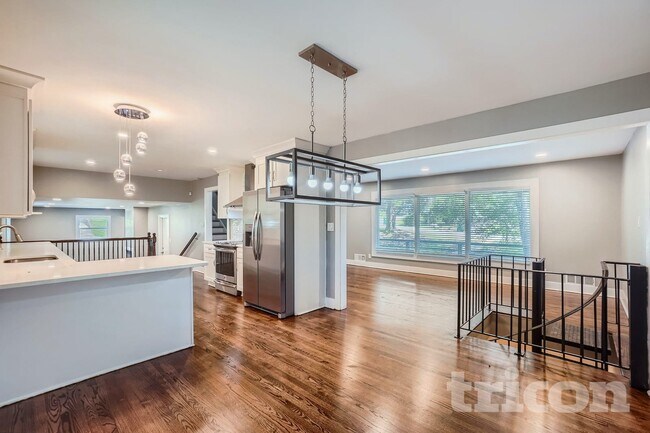 2241 Wallingford Dr in Decatur, GA - Foto de edificio - Building Photo