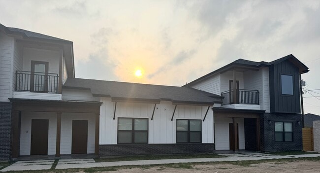 property at 322 W Madison St