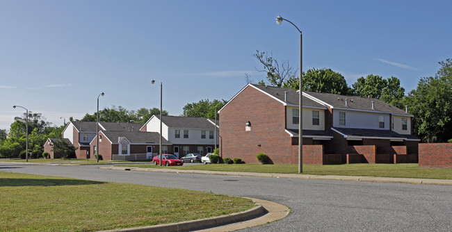 Lassiter Courts in Newport News, VA - Building Photo - Building Photo