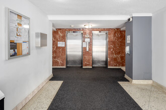 Linwood Apartment in Mississauga, ON - Building Photo - Lobby