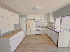 5573 Court F in Hanover Park, IL - Building Photo - Building Photo