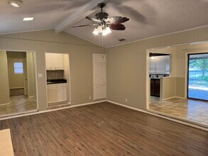 1524 Timber Creek Dr in Tyler, TX - Foto de edificio - Building Photo