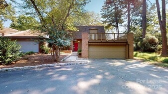 4025 Woodfox Dr in Charlotte, NC - Building Photo