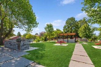 Fifteen98 in Naperville, IL - Foto de edificio - Building Photo
