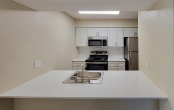 Aspen Lodge in Overland Park, KS - Building Photo - Building Photo