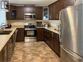 180 Huck Crescent in Kitchener, ON - Building Photo - Building Photo