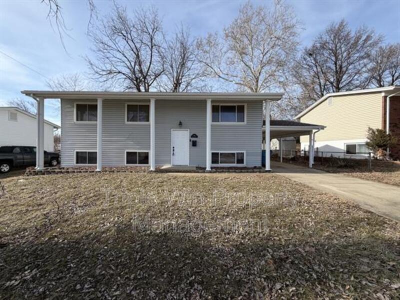 5243 Ville Maria Ln in Hazelwood, MO - Building Photo