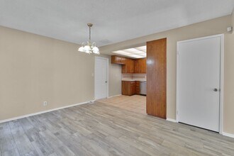 14236 Oxford Pl in Victorville, CA - Foto de edificio - Building Photo