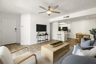 Parklane Commons in Chandler, AZ - Building Photo