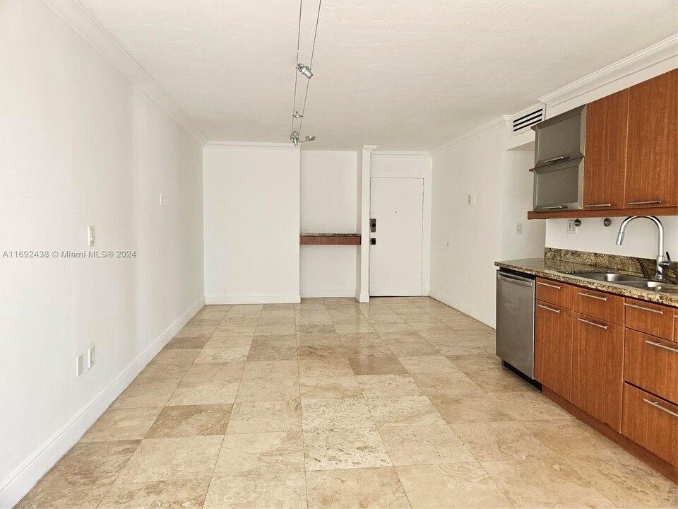 145 SE 25th Rd, Unit 804 in Miami, FL - Building Photo