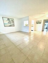 128 Canterbury F in West Palm Beach, FL - Building Photo