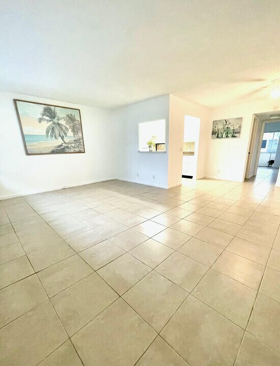 128 Canterbury F in West Palm Beach, FL - Building Photo