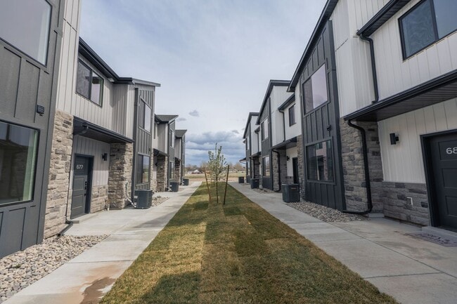 689 S Curlew Dr in Idaho Falls, ID - Building Photo - Building Photo