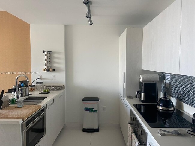 501 NE 31st St, Unit 604 in Miami, FL - Foto de edificio - Building Photo