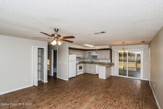 461 Truvall St SW in Palm Bay, FL - Building Photo - Building Photo