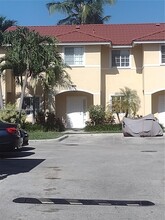 2066 NE 167th St in North Miami Beach, FL - Building Photo - Building Photo