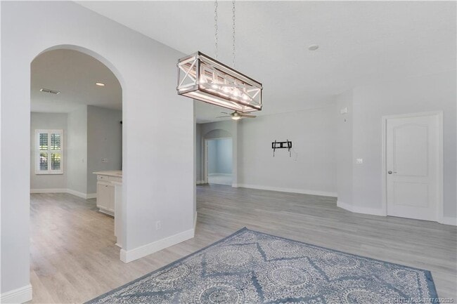 property at 465 NW Sunflower Pl