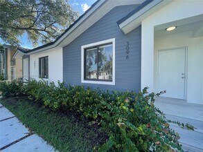 3096 NW 27th St in Miami, FL - Building Photo - Building Photo