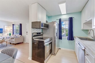 900 NE 26th St in Wilton Manors, FL - Building Photo - Building Photo