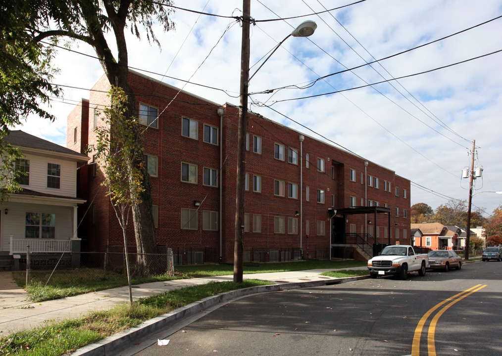 Hayes Street Apartments in Washington, DC - Foto de edificio