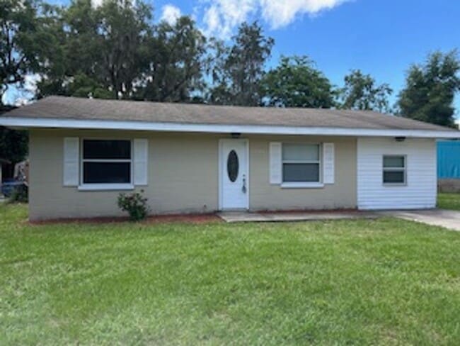 13580 SE Hwy 464C in Ocklawaha, FL - Building Photo - Building Photo