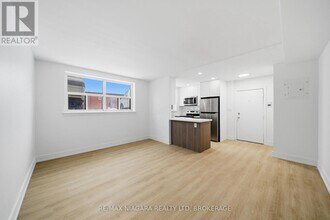 993 O'Connor Dr in Toronto, ON - Building Photo - Building Photo