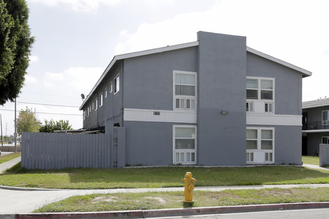 9722 Katella Ave in Garden Grove, CA - Foto de edificio - Building Photo