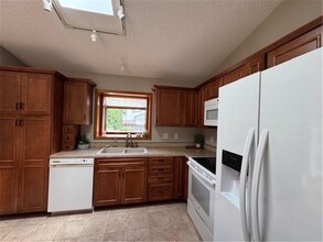 1327 Windcrest Ave in Eagan, MN - Building Photo - Building Photo