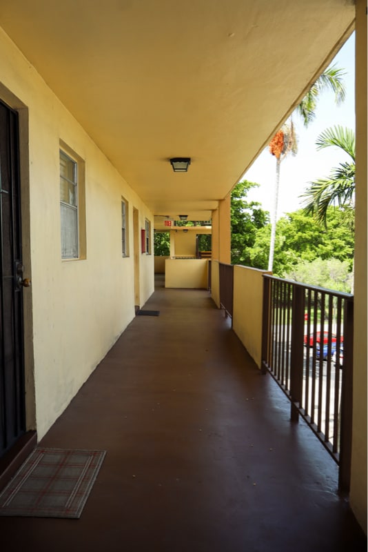 3905 N Nob Hill Rd in Sunrise, FL - Building Photo - Building Photo