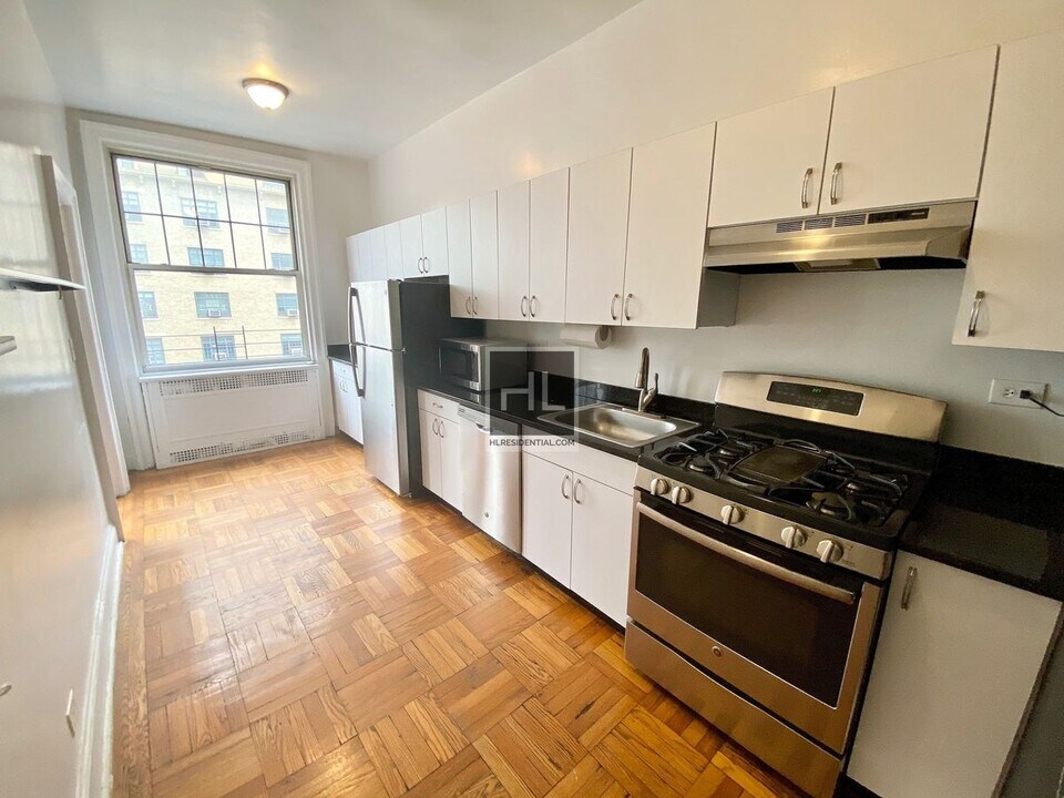 WEST 86 STREET in New York, NY - Building Photo