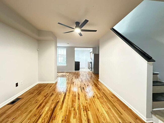 property at 538 E Queen Ln